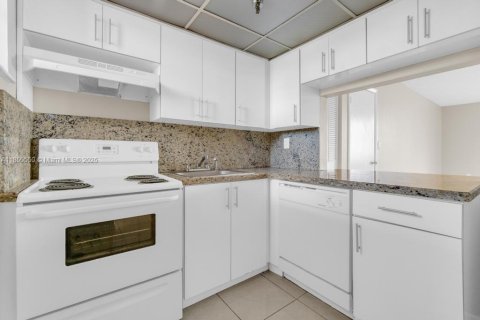 Condominio en venta en Miami Beach, Florida, 1 dormitorio, 81.94 m2 № 1963464 - foto 5