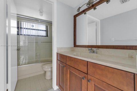 Condominio en venta en Miami Beach, Florida, 1 dormitorio, 81.94 m2 № 1963464 - foto 21