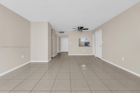 Condominio en venta en Miami Beach, Florida, 1 dormitorio, 81.94 m2 № 1963464 - foto 17