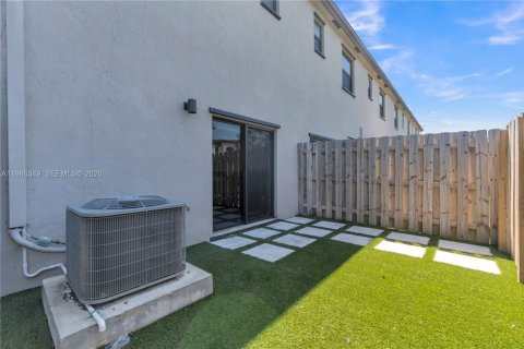 Touwnhouse à vendre à Miami, Floride: 3 chambres, 154.4 m2 № 2188876 - photo 27