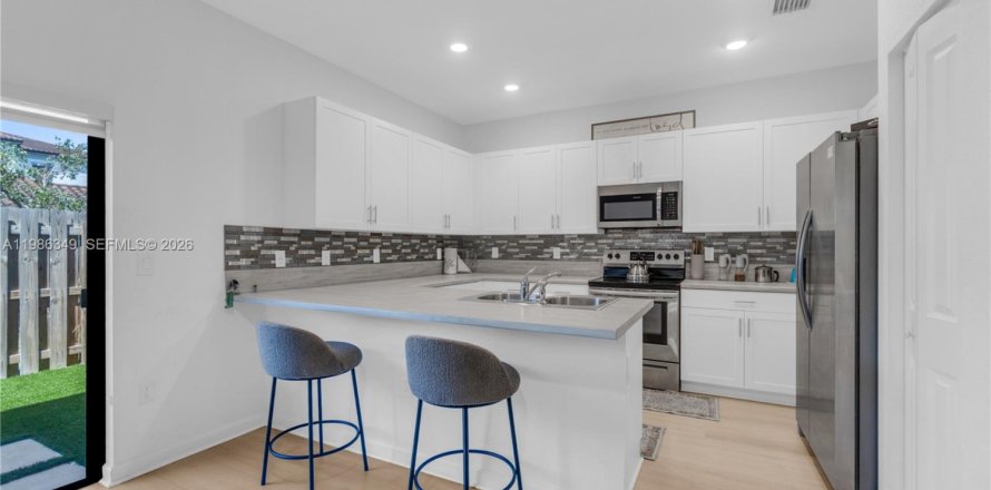 Touwnhouse à Miami, Floride 3 chambres, 154.4 m2 № 2188876