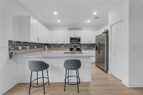 Touwnhouse à vendre à Miami, Floride: 3 chambres, 154.4 m2 № 2188876 - photo 9