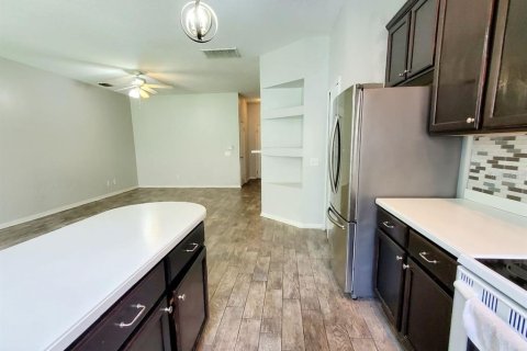 Townhouse in Land O' Lakes, Florida 2 bedrooms, 143.81 sq.m. № 2267204 - photo 6