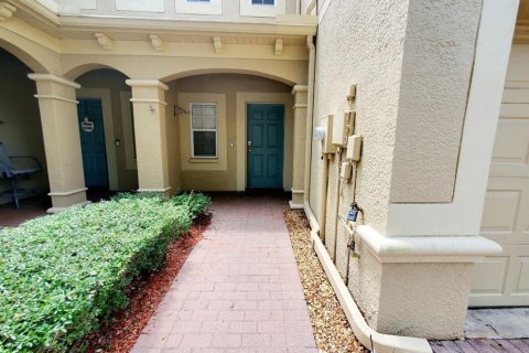 Townhouse in Land O' Lakes, Florida 2 bedrooms, 143.81 sq.m. № 2267204 - photo 2