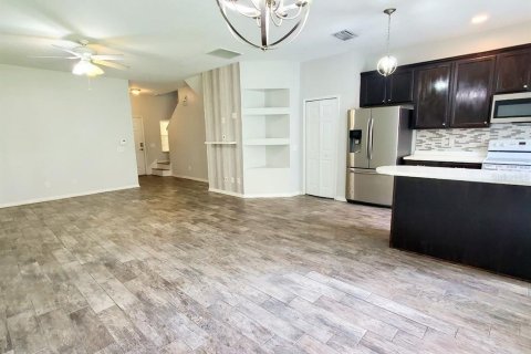 Townhouse in Land O' Lakes, Florida 2 bedrooms, 143.81 sq.m. № 2267204 - photo 5