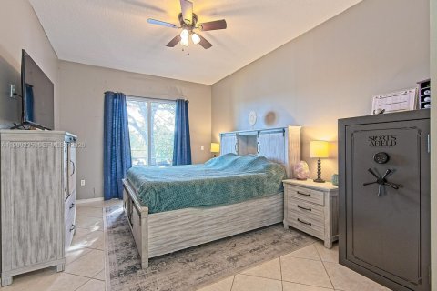 House in Homestead, Florida 4 bedrooms, 192.21 sq.m. № 2080260 - photo 10