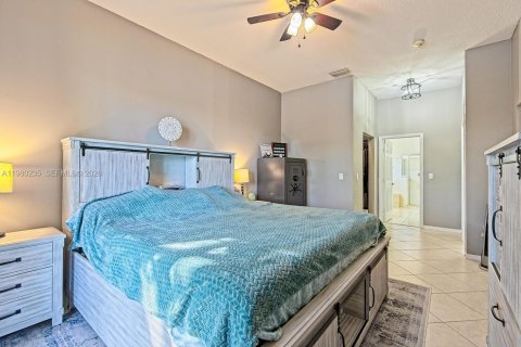 House in Homestead, Florida 4 bedrooms, 192.21 sq.m. № 2080260 - photo 11