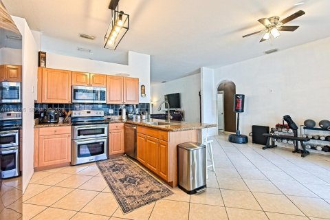 House in Homestead, Florida 4 bedrooms, 192.21 sq.m. № 2080260 - photo 9