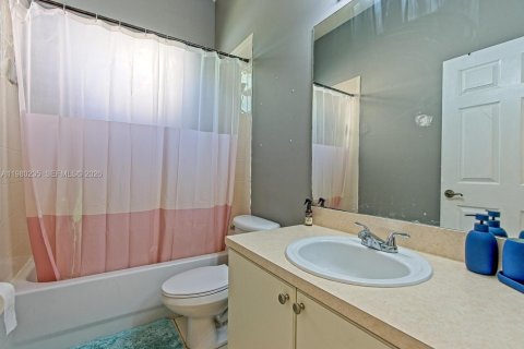 House in Homestead, Florida 4 bedrooms, 192.21 sq.m. № 2080260 - photo 17