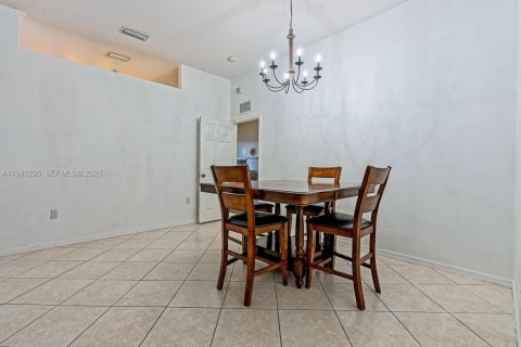 House in Homestead, Florida 4 bedrooms, 192.21 sq.m. № 2080260 - photo 6