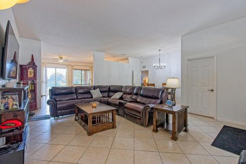 House in Homestead, Florida 4 bedrooms, 192.21 sq.m. № 2080260 - photo 2
