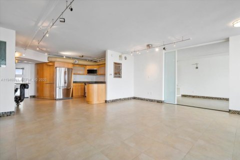 Condo in Aventura, Florida, 2 bedrooms  № 2003090 - photo 19