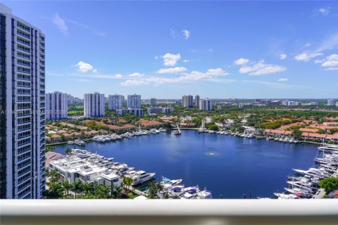Condo in Aventura, Florida, 2 bedrooms  № 2003090 - photo 3