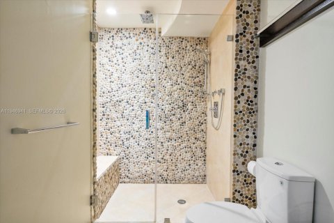 Condo in Aventura, Florida, 2 bedrooms  № 2003090 - photo 29