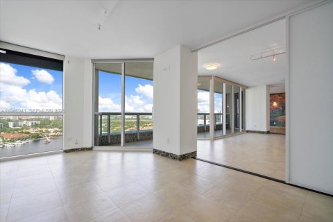 Condo in Aventura, Florida, 2 bedrooms  № 2003090 - photo 22