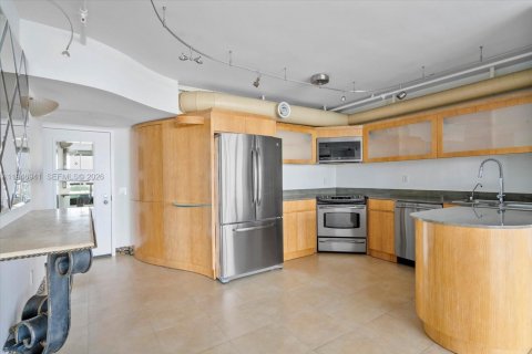Condo in Aventura, Florida, 2 bedrooms  № 2003090 - photo 15