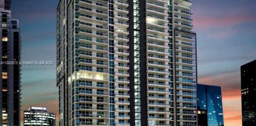 Кондоминиум с 1 спальней в Майами, Флорида № 1930159