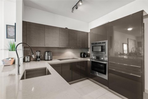 Купить кондоминиум в Майами, Флорида 1 спальня, 69.49м2, № 1930159 - фото 7