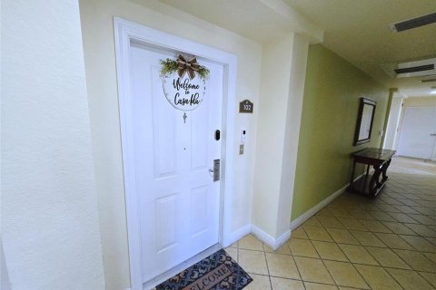 Condo in Four Corners, Florida, 1 bedroom № 2206900 - photo 2