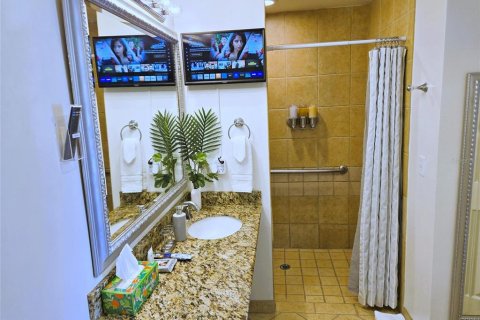 Condo in Four Corners, Florida, 1 bedroom № 2206900 - photo 8