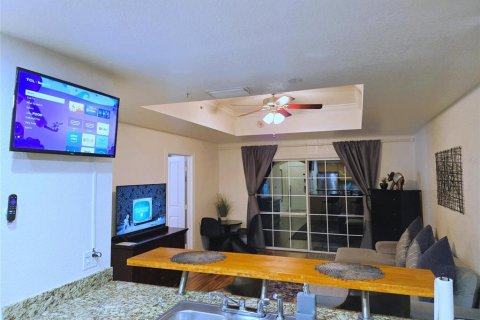 Condo in Four Corners, Florida, 1 bedroom № 2206900 - photo 12