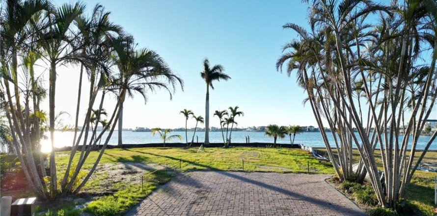 Terreno en North Redington Beach, Florida № 1559743