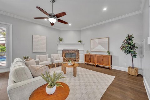 House in Maitland, Florida 4 bedrooms, 287.9 sq.m. № 1894934 - photo 7