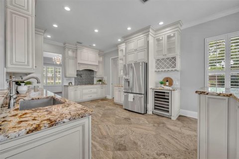 House in Maitland, Florida 4 bedrooms, 287.9 sq.m. № 1894934 - photo 13