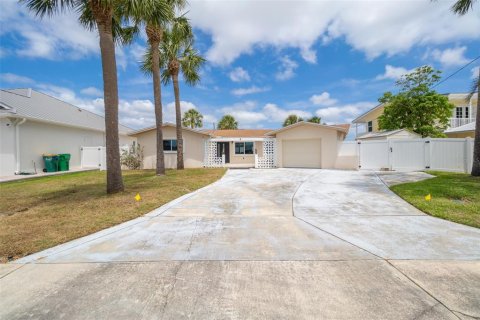 Villa ou maison à vendre à Merrit Island, Floride: 3 chambres, 154.22 m2 № 1654262 - photo 1