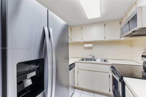 Купить кондоминиум в Майами, Флорида 1 спальня, 63.55м2, № 1696197 - фото 25