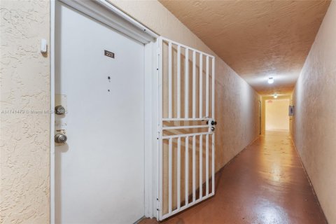 Купить кондоминиум в Майами, Флорида 1 спальня, 63.55м2, № 1696197 - фото 21