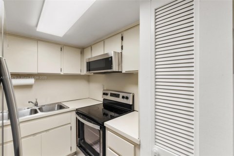 Купить кондоминиум в Майами, Флорида 1 спальня, 63.55м2, № 1696197 - фото 27