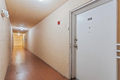 Купить кондоминиум в Майами, Флорида 1 спальня, 63.55м2, № 1696197 - фото 22