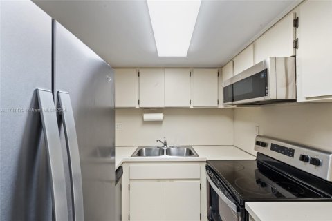 Купить кондоминиум в Майами, Флорида 1 спальня, 63.55м2, № 1696197 - фото 24