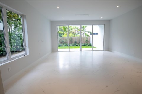 Townhouse in Miami, Florida 3 bedrooms, 331.66 sq.m. № 2002794 - photo 12