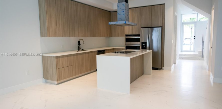 Townhouse in Miami, Florida 3 bedrooms, 331.66 sq.m. № 2002794