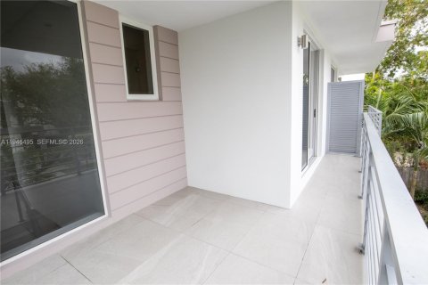 Townhouse in Miami, Florida 3 bedrooms, 331.66 sq.m. № 2002794 - photo 7