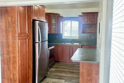 Villa ou maison à louer à Miami, Floride: 2 chambres, 86.58 m2 № 2058557 - photo 4