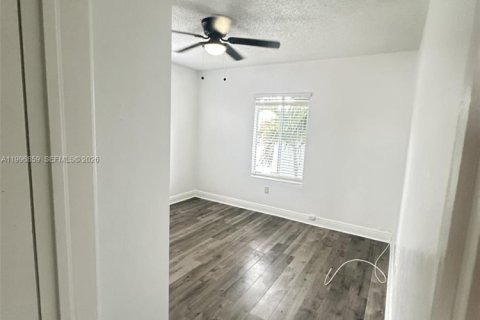 Villa ou maison à louer à Miami, Floride: 2 chambres, 86.58 m2 № 2058557 - photo 9