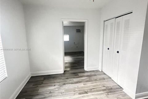 Villa ou maison à louer à Miami, Floride: 2 chambres, 86.58 m2 № 2058557 - photo 10