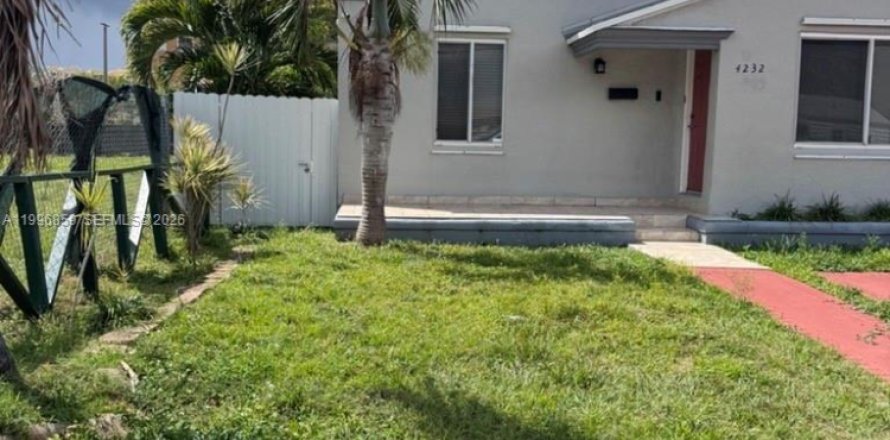 Villa ou maison à Miami, Floride 2 chambres, 86.58 m2 № 2058557