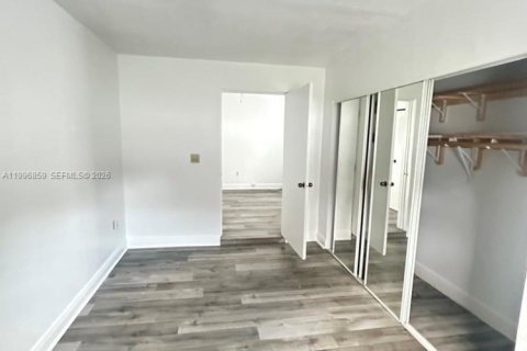 Villa ou maison à louer à Miami, Floride: 2 chambres, 86.58 m2 № 2058557 - photo 8