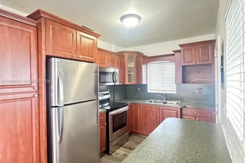 Villa ou maison à louer à Miami, Floride: 2 chambres, 86.58 m2 № 2058557 - photo 5