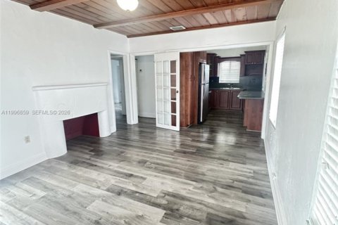 Villa ou maison à louer à Miami, Floride: 2 chambres, 86.58 m2 № 2058557 - photo 2