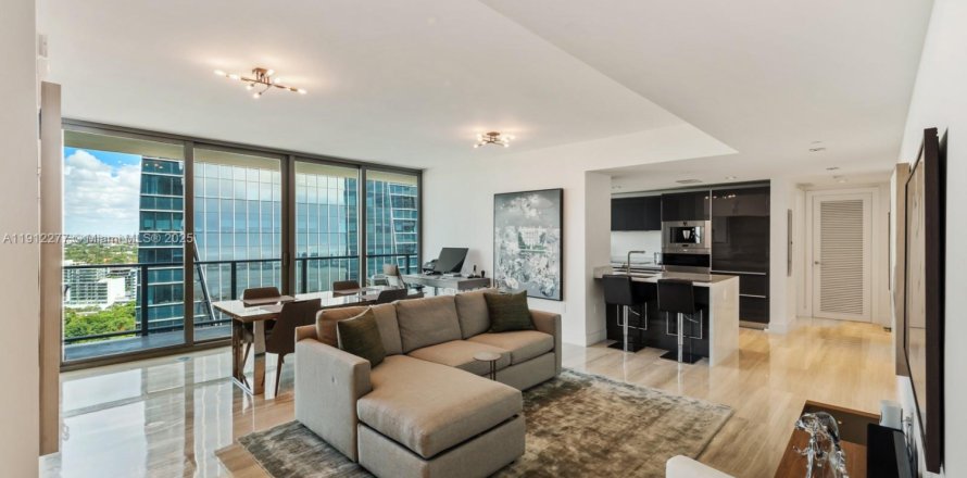 Condominio en Miami, Florida, 2 dormitorios  № 2013550