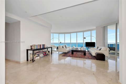 Condominio en venta en Sunny Isles Beach, Florida, 3 dormitorios, 199.09 m2 № 2152578 - foto 10