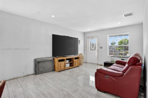 Купить виллу или дом в Помпано-Бич, Флорида 3 спальни, 117.06м2, № 2062905 - фото 11