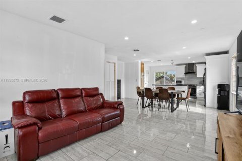 Купить виллу или дом в Помпано-Бич, Флорида 3 спальни, 117.06м2, № 2062905 - фото 10