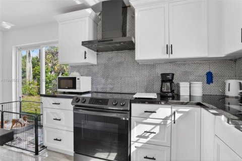 Купить виллу или дом в Помпано-Бич, Флорида 3 спальни, 117.06м2, № 2062905 - фото 4