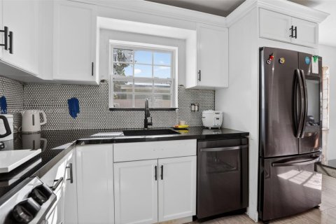 Купить виллу или дом в Помпано-Бич, Флорида 3 спальни, 117.06м2, № 2062905 - фото 3